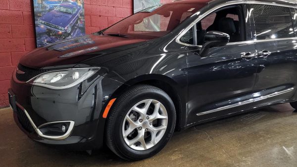 2022-Chrysler-Pacifica-Limited-AWD