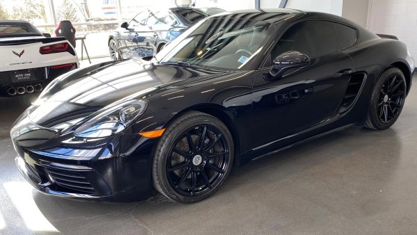 UCH11637D---2017-Porsche-Cayman