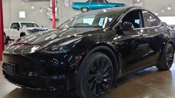UCT11811D---2022-Tesla-Model-Y