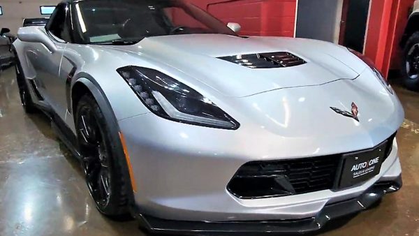 UCT11876C---2015-Chevrolet-Corvette